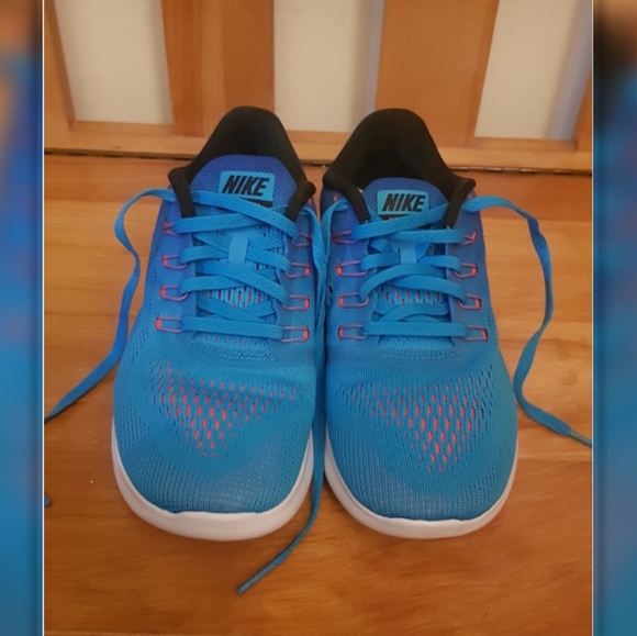 Nike free shoes - Picture 2 of 6